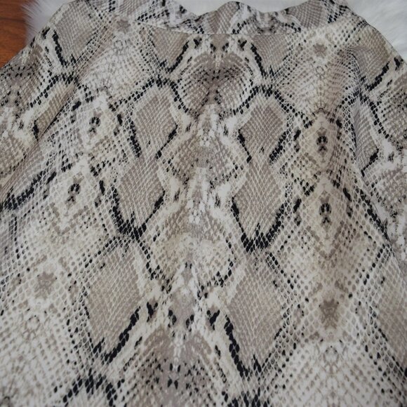 💰3/$25 Apt. 9 Snakeskin Skirt Snake Print Ponte Mini Short Career Workwear S - Picture 4 of 7